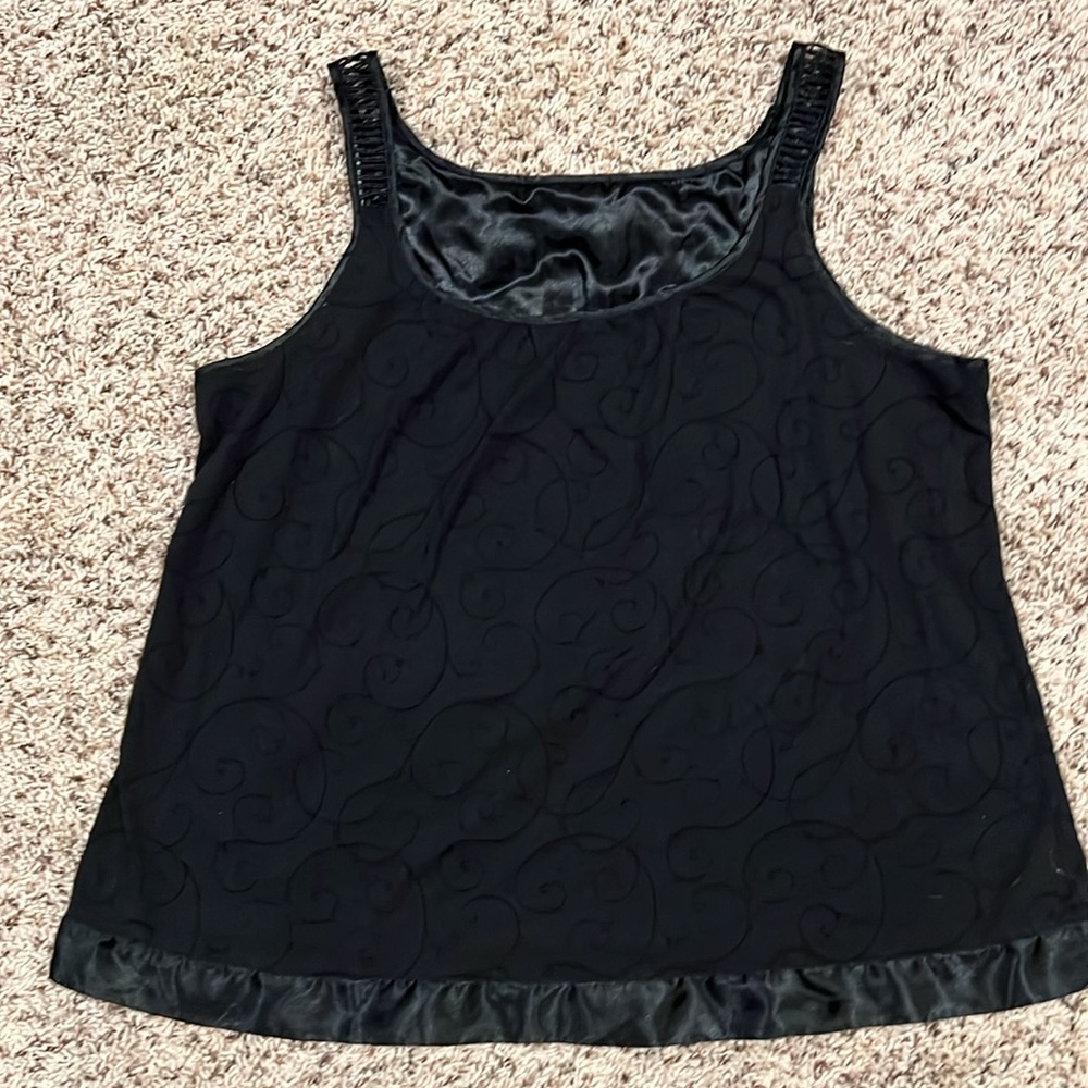Size XL black blouse with a swirl design and ladder like straps - Picture 5 of 7